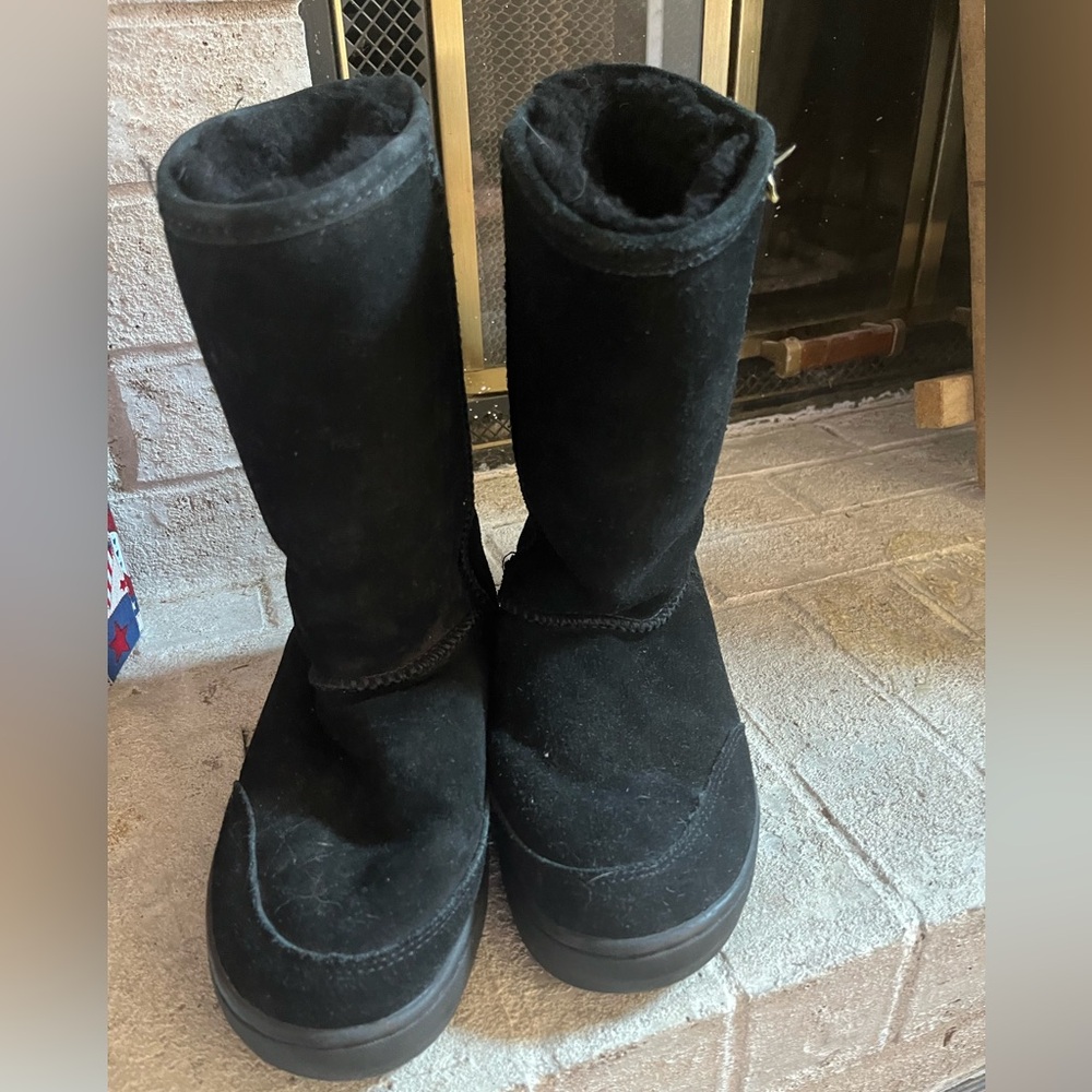 Size 8 black boots  Bear Paw brand